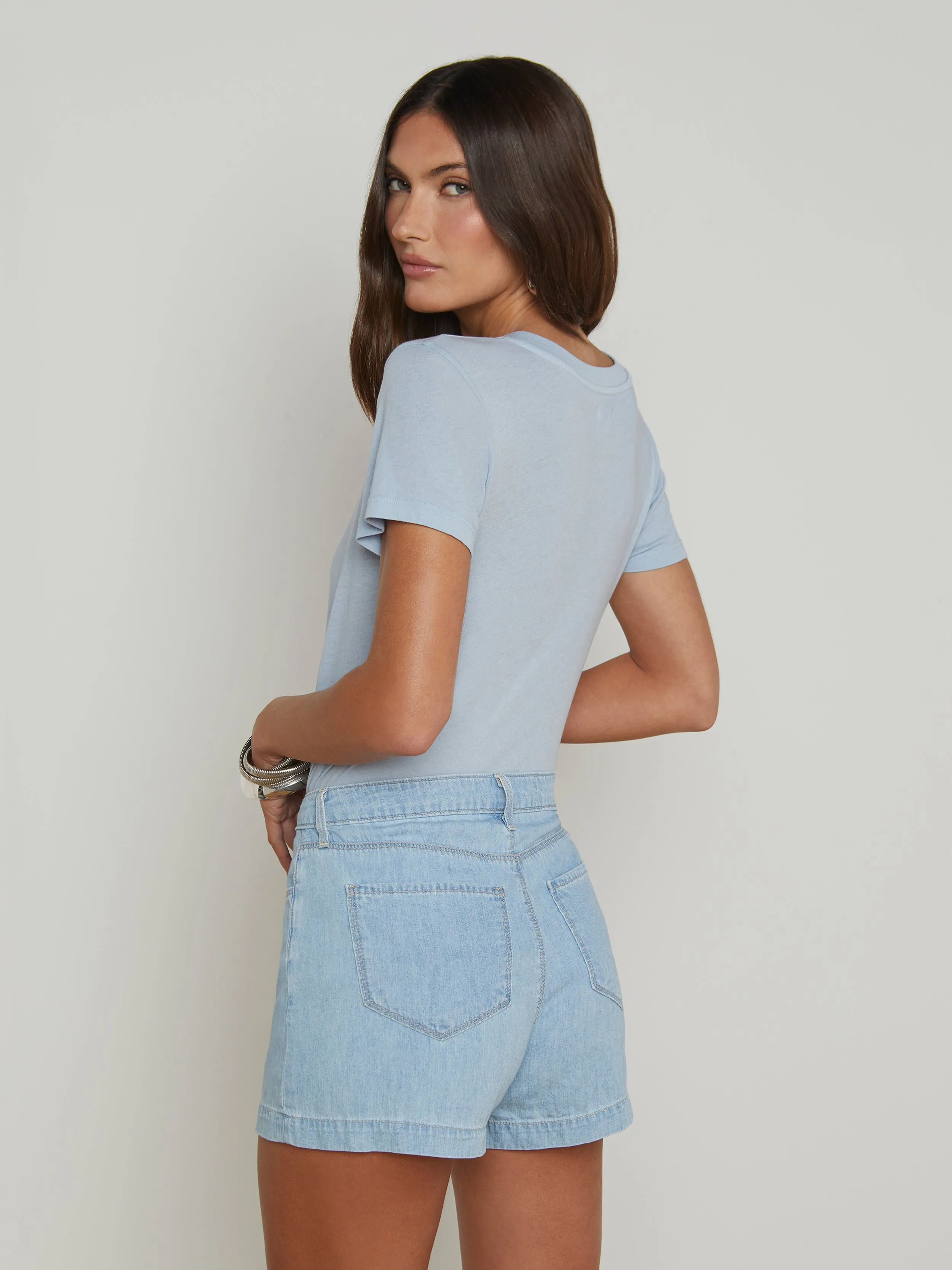Becca Baumwoll-V-Ausschnitt T-Shirt