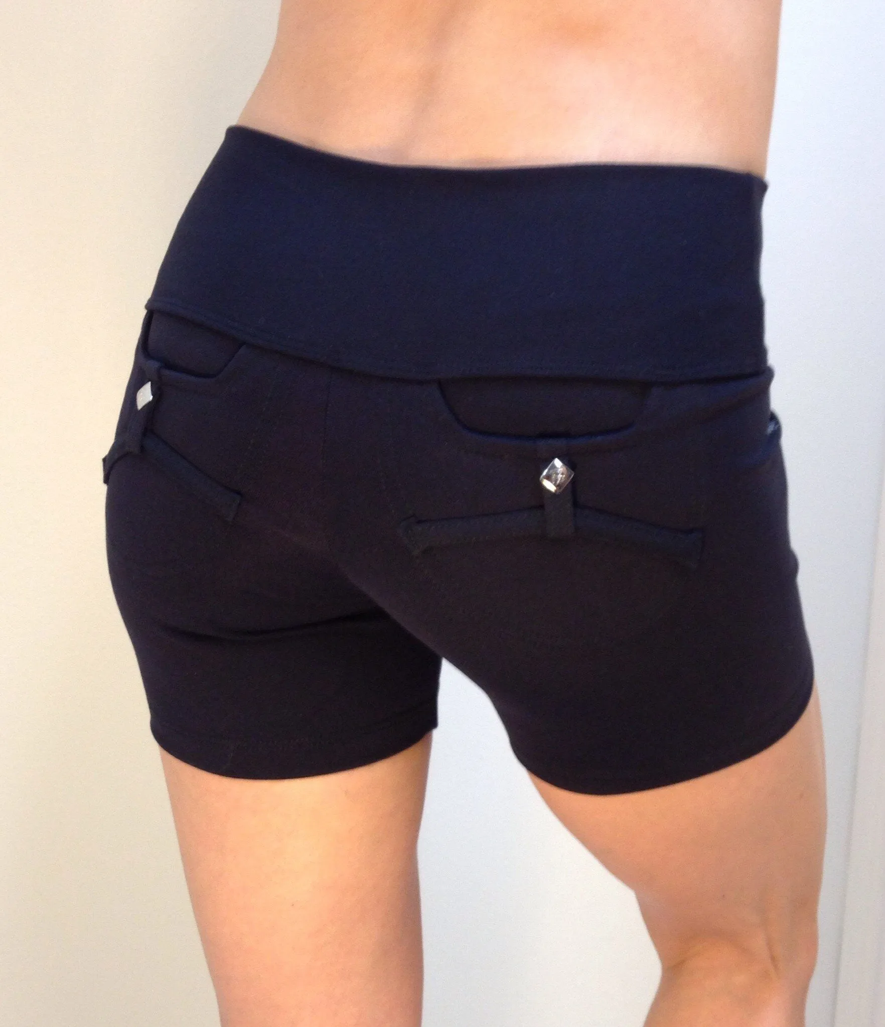 Bia Brazil Activewear Shorts mit Ausschnitttasche SH4038