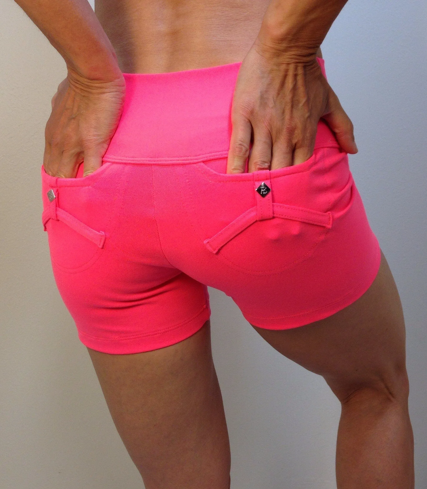 Bia Brazil Activewear Shorts mit Ausschnitttasche SH4038