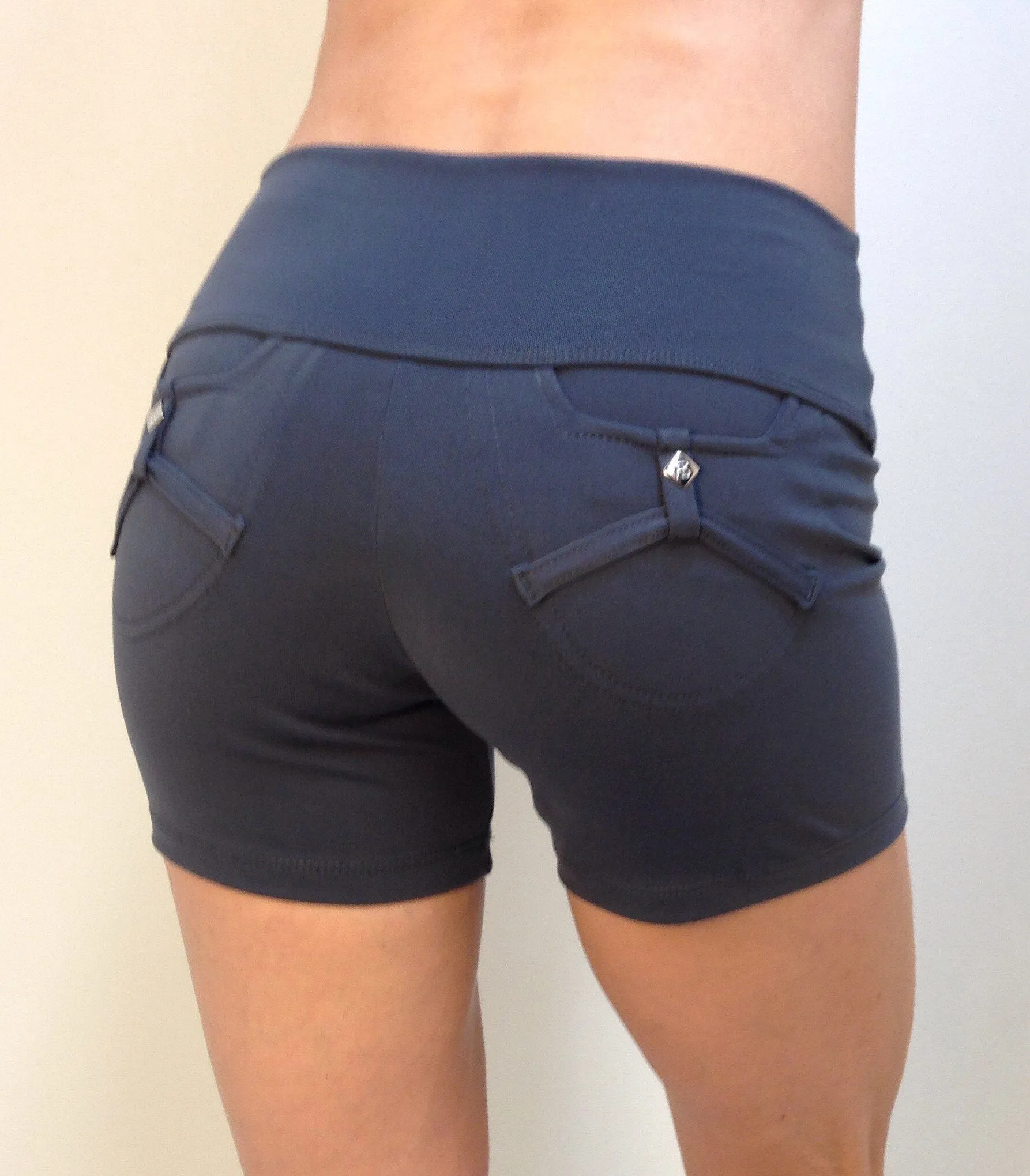 Bia Brazil Activewear Shorts mit Ausschnitttasche SH4038