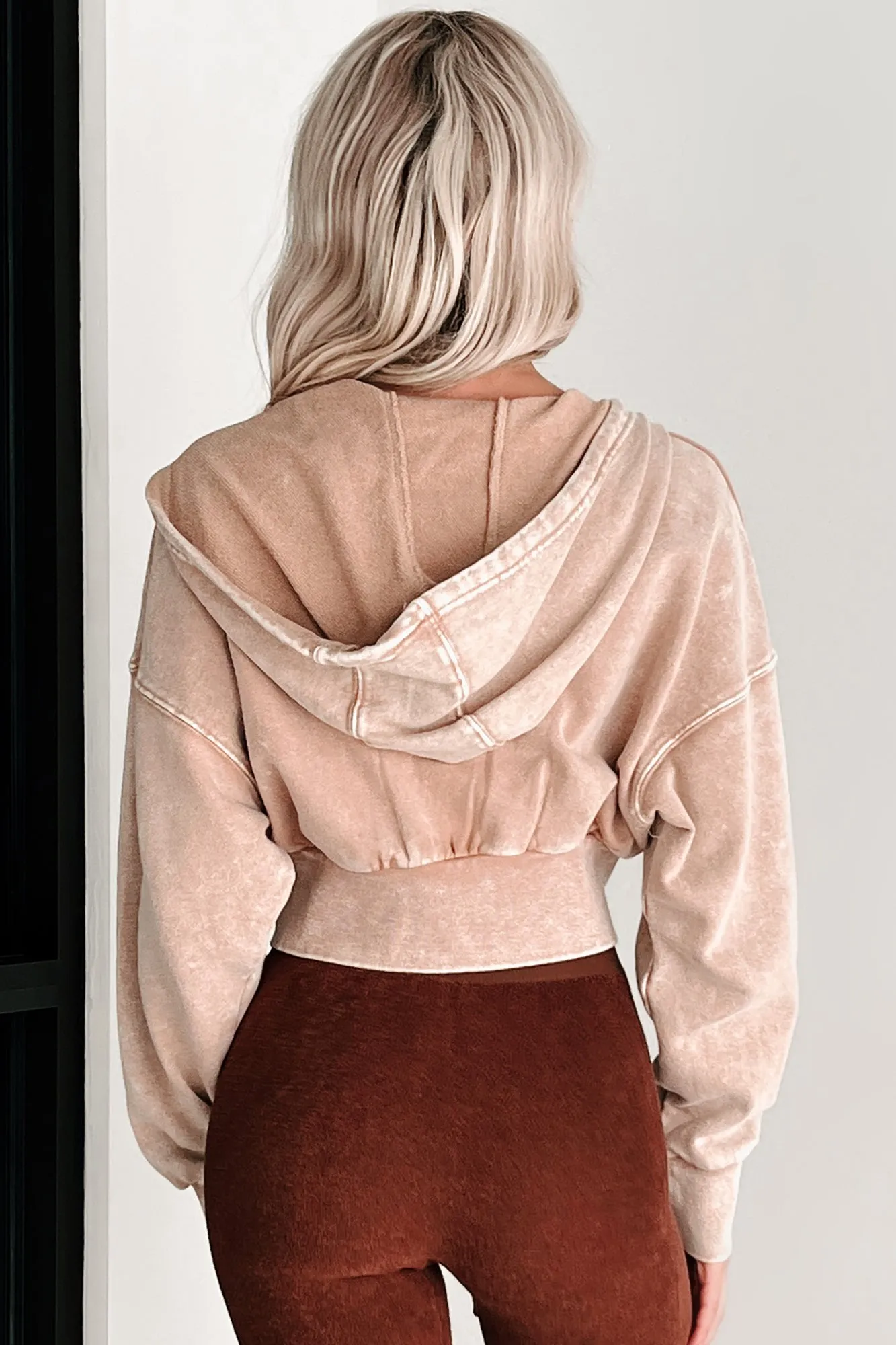 Bite The Dust Cropped Zip-Up Hoodie (Dunkles Taubenbraun)