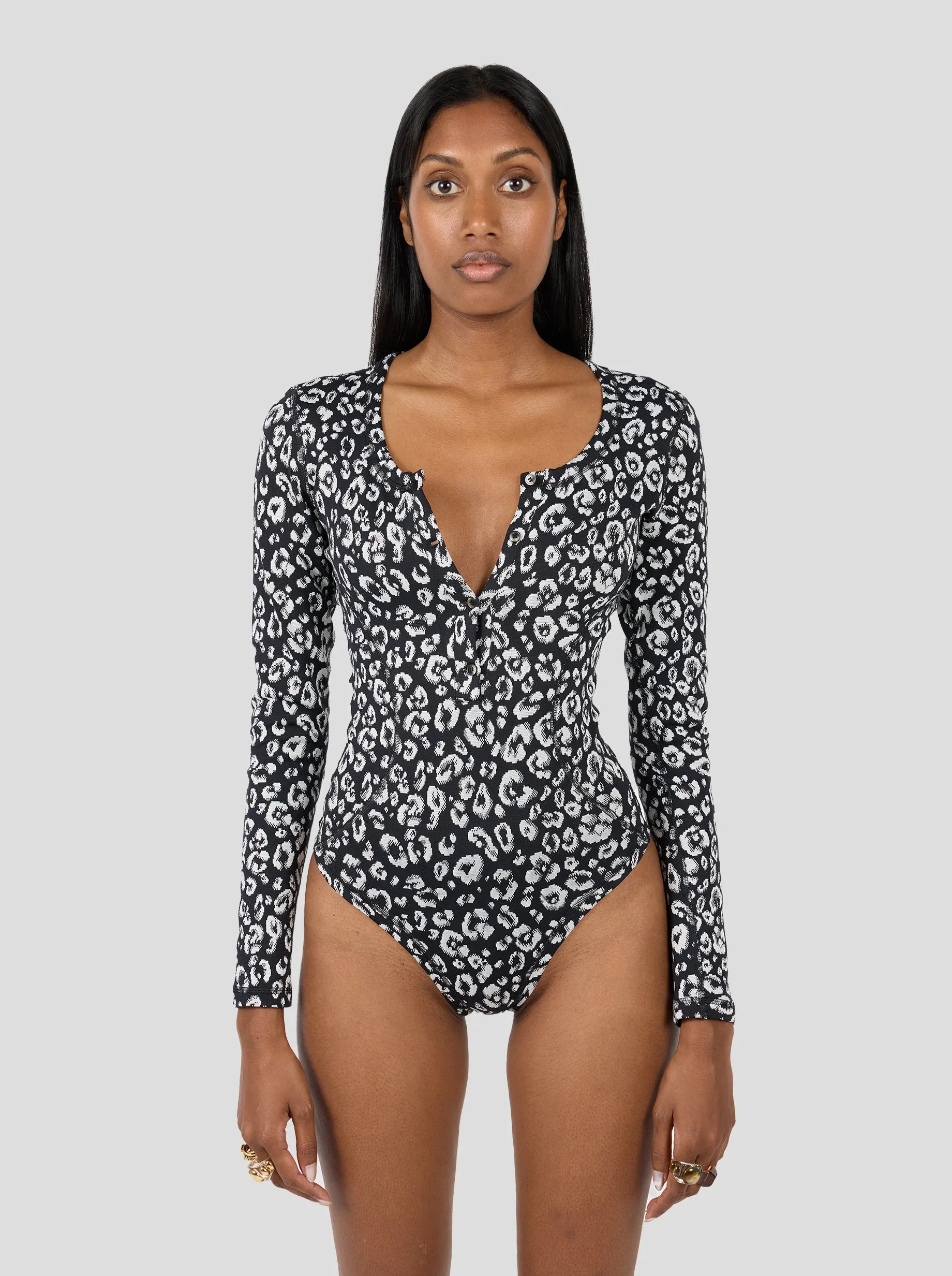 Body Lou in schwarz-weißem Leoparden-Jersey