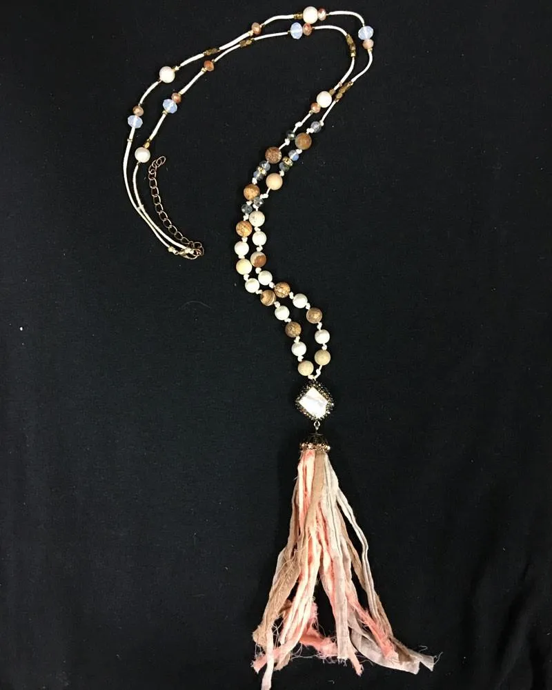 BoHo glam Seidenquaste Bohemian Halskette