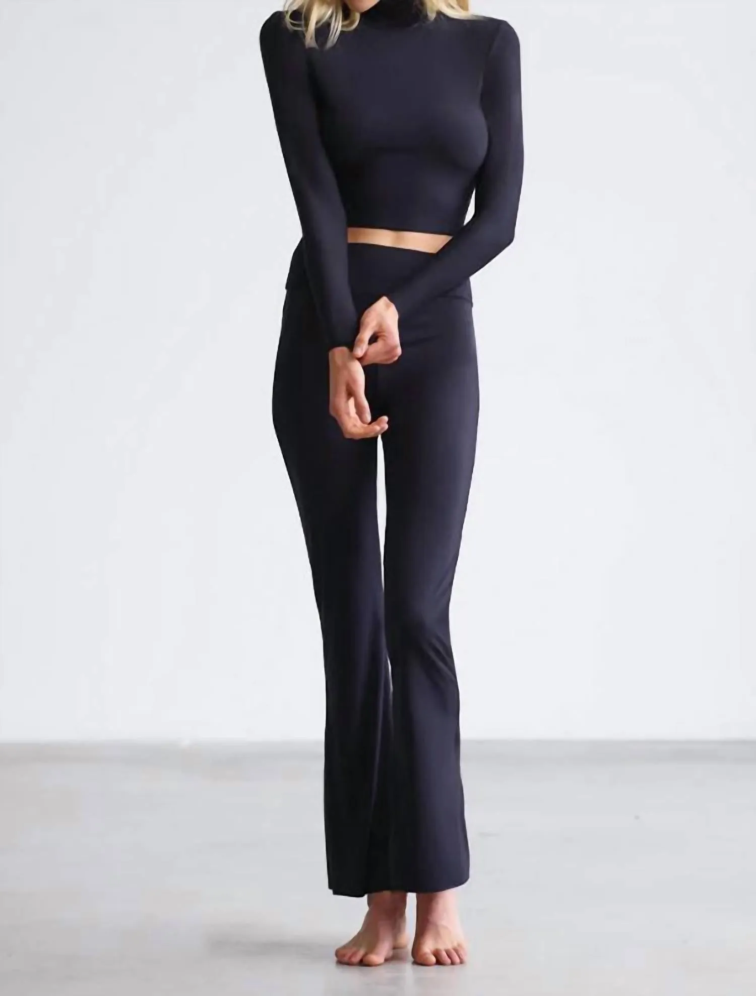Butter Flare Legging in Schwarz