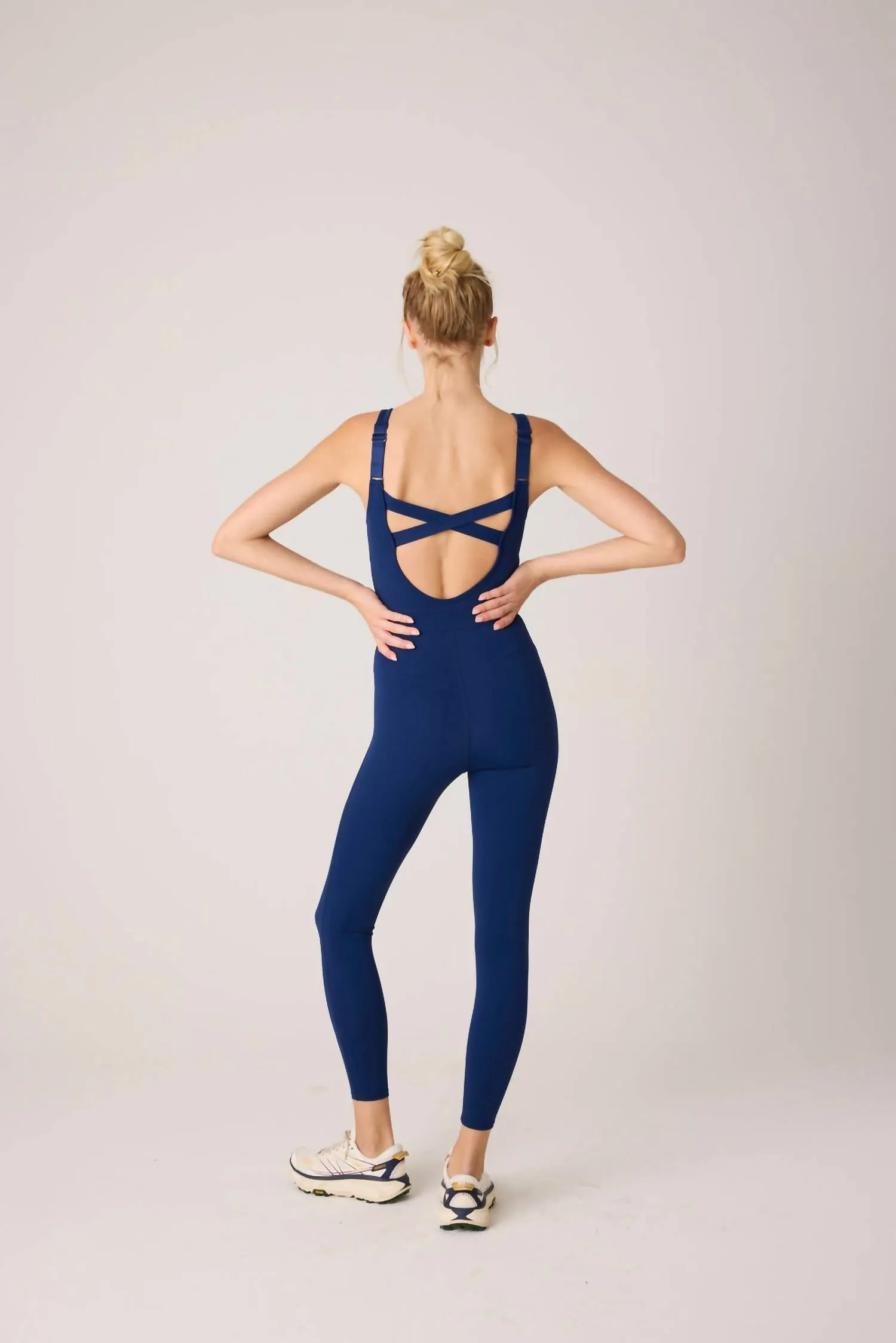 Endurance Onesie In Marineblau