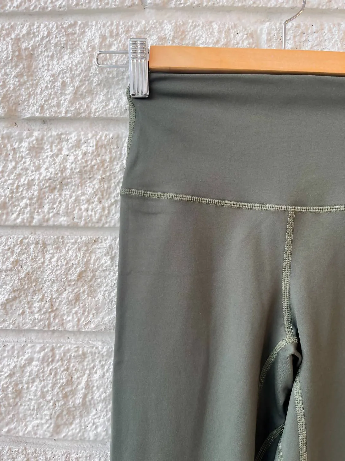 Freesoft High-Waist Leggings in Dunklem Harzgrün