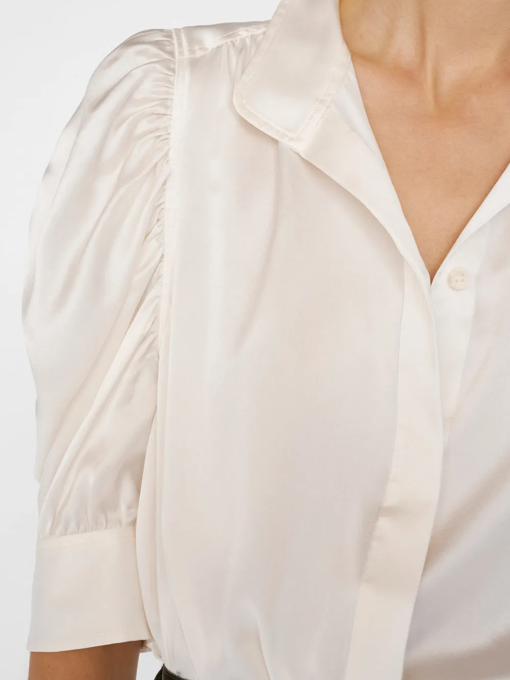Gillian Top -- Glänzendes Off-White