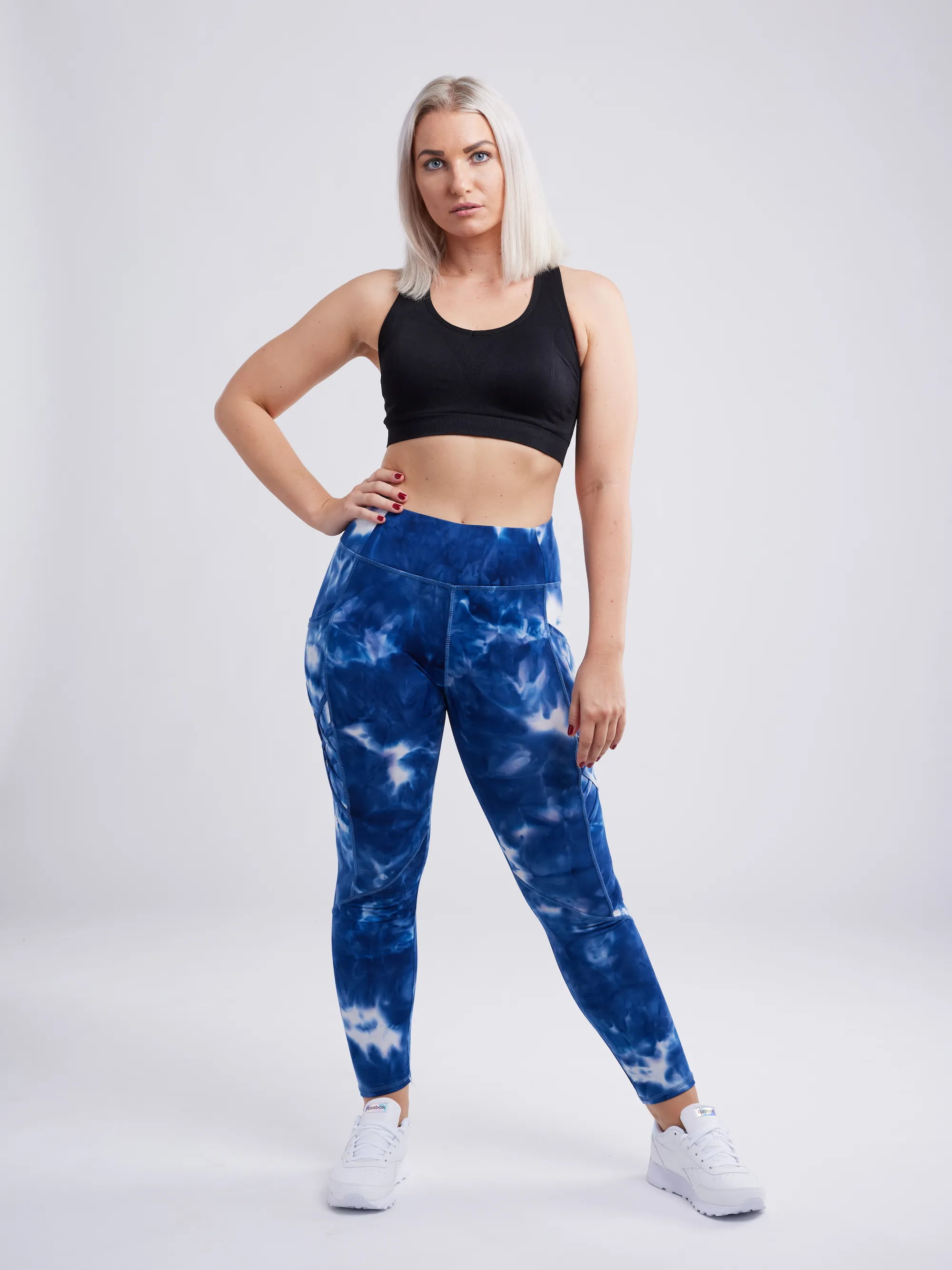 Hochtaillierte Criss-Cross-Trainingsleggings mit Hüfttaschen