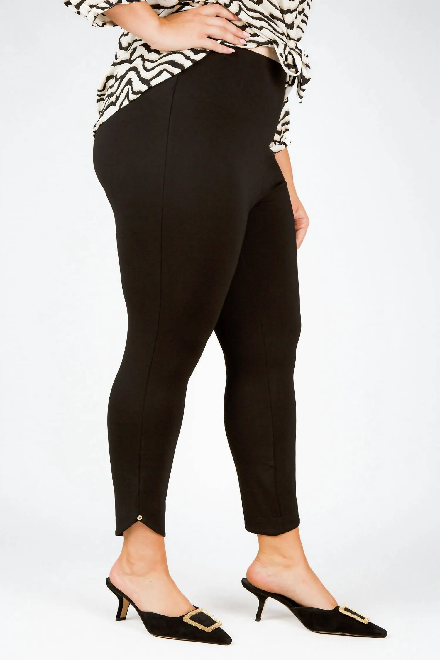 Jasmyne Crop Legging - Plus in Schwarz