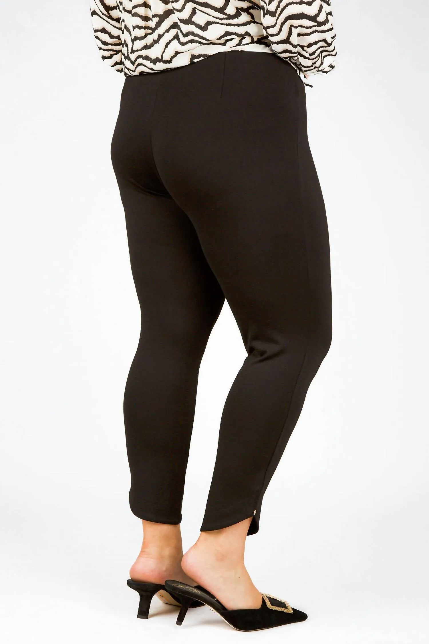 Jasmyne Crop Legging - Plus in Schwarz