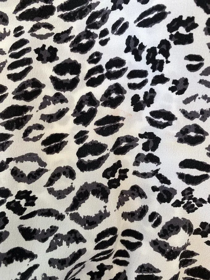 Joie Bluse Addie B Weiß/Schwarz Leopardenmuster Seide Größe Mittel 3/4-Ärmel Top