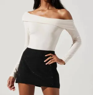 Lenore Off-Shoulder Bodysuit in Weiß
