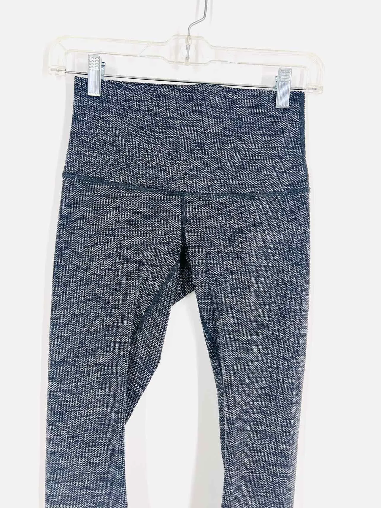 Lululemon Athletica Größe 4 Aktivitätsleggings in meliertem Grau mit strukturierter Optik