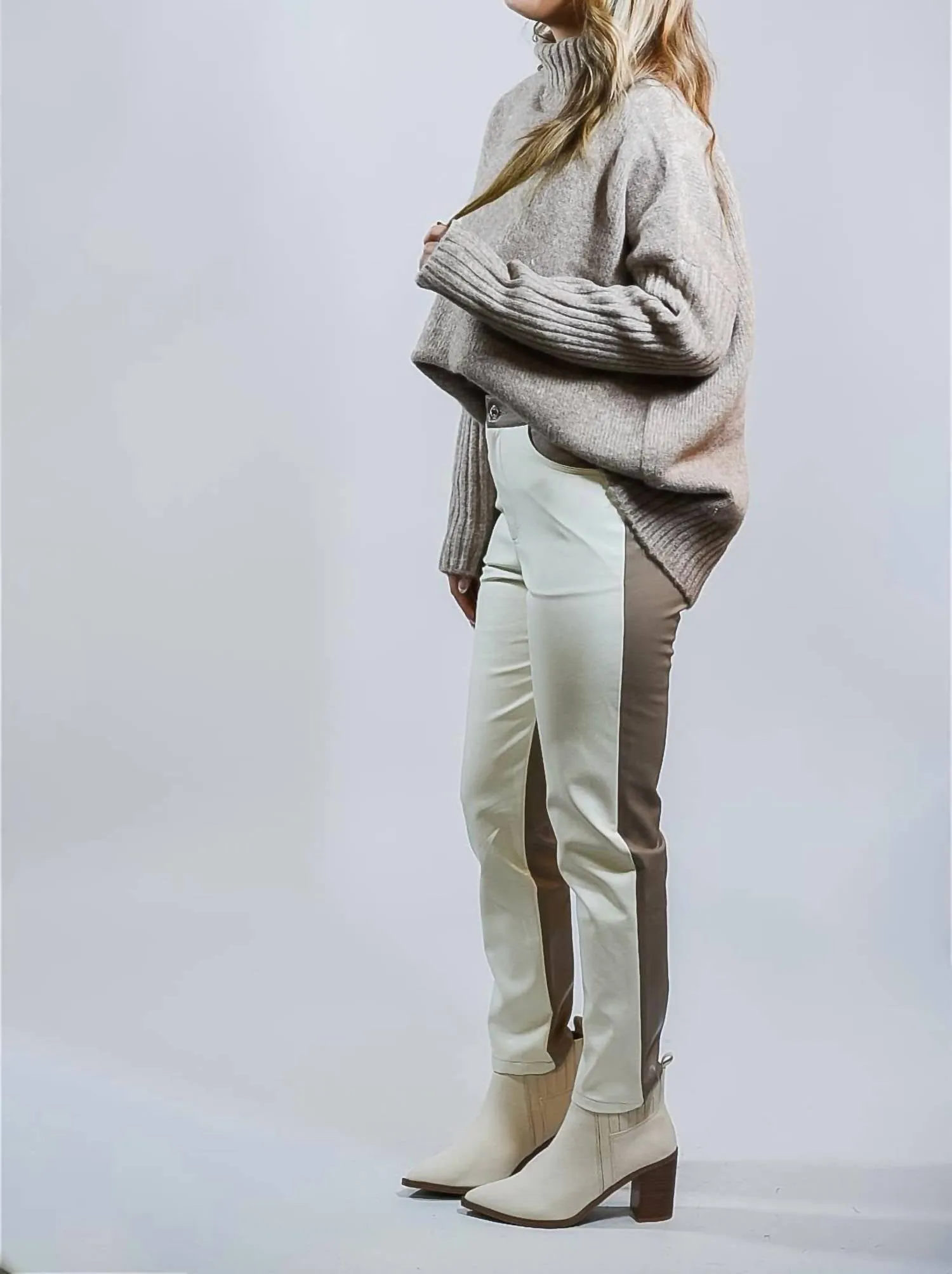 Rebel Charm Spaltlederhose in Creme/Mokka