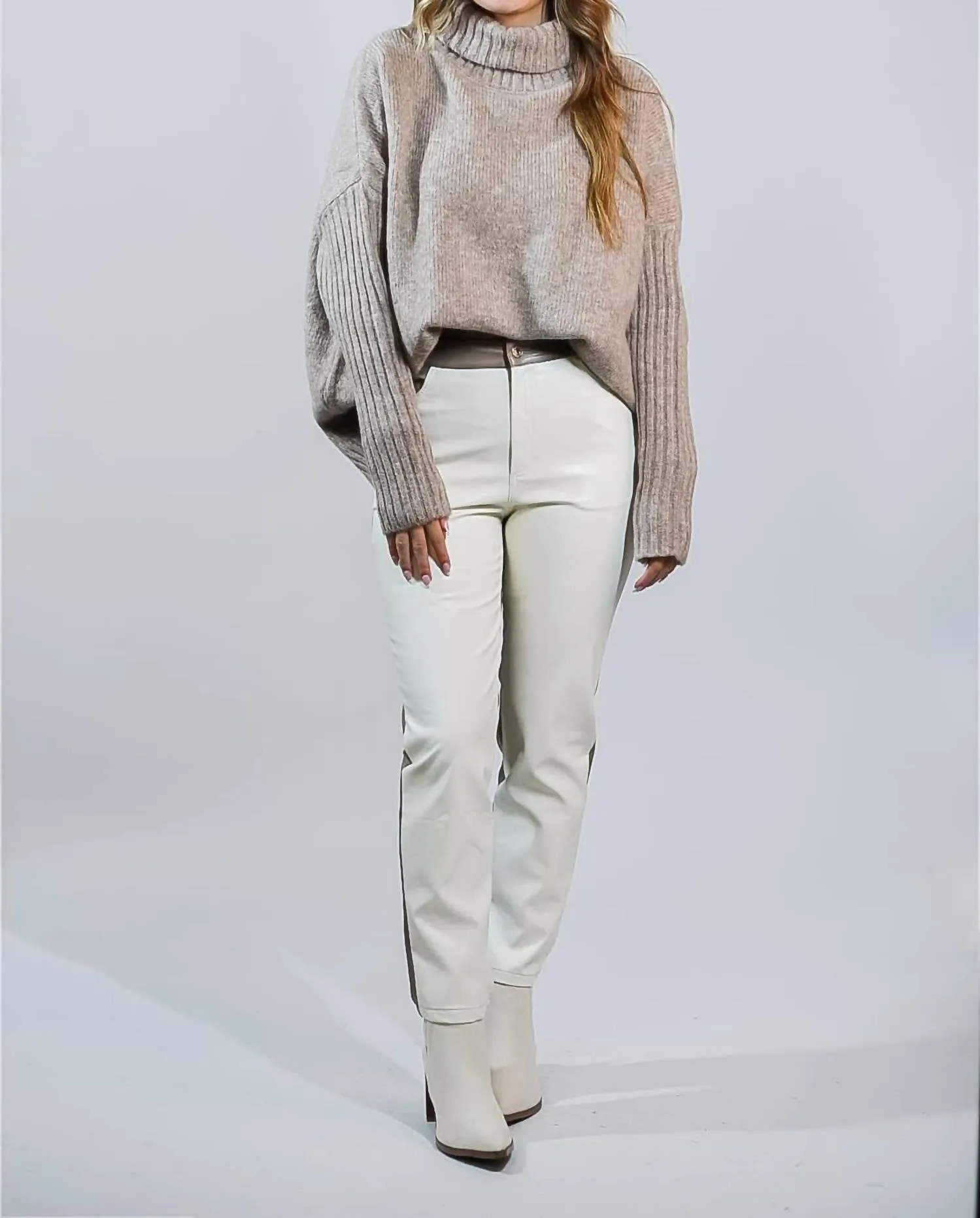 Rebel Charm Spaltlederhose in Creme/Mokka