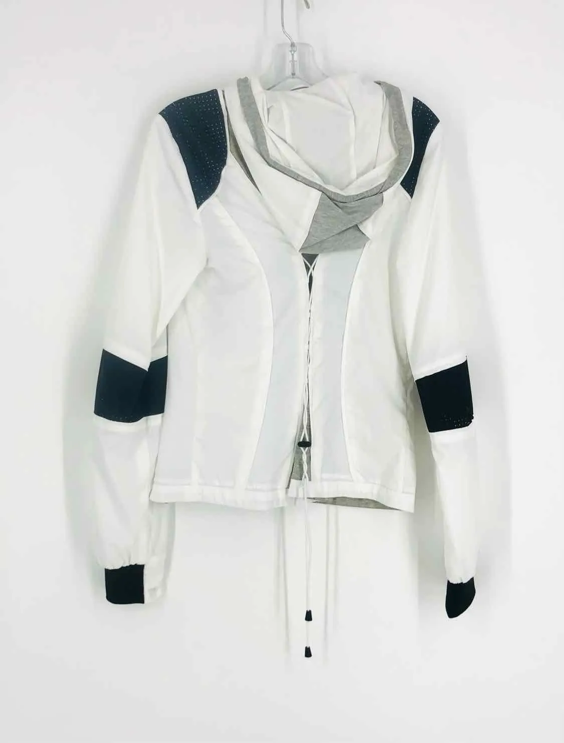 Designer-Jacke mit Farbkombination Weiß/Schwarz/Grau in Größe M