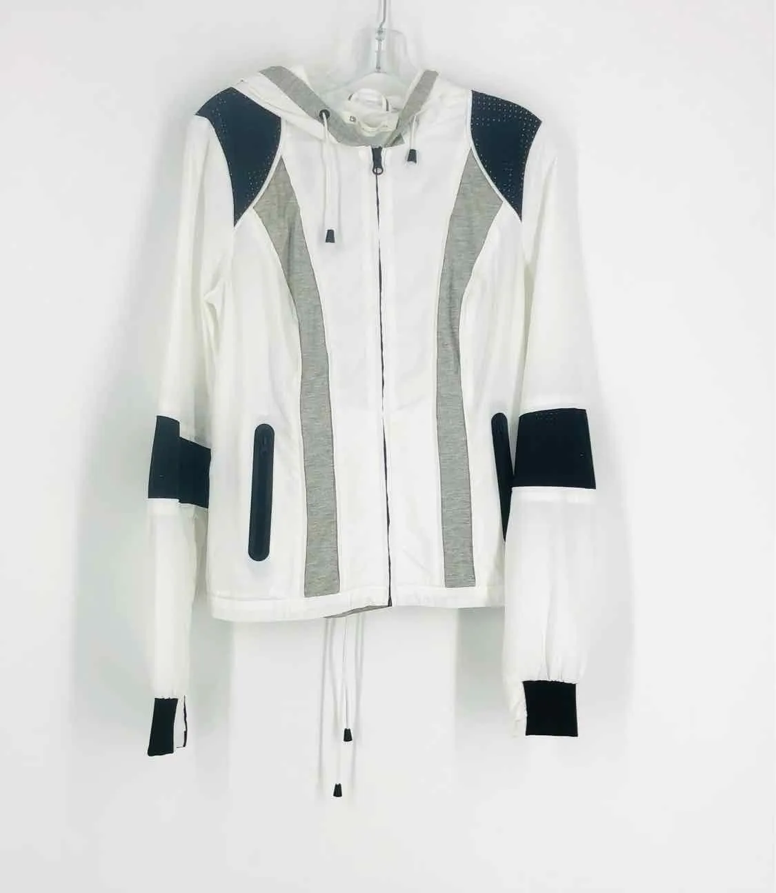 Designer-Jacke mit Farbkombination Weiß/Schwarz/Grau in Größe M
