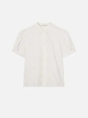 Die Bluse mit Ösen und Rüschen – Weiß