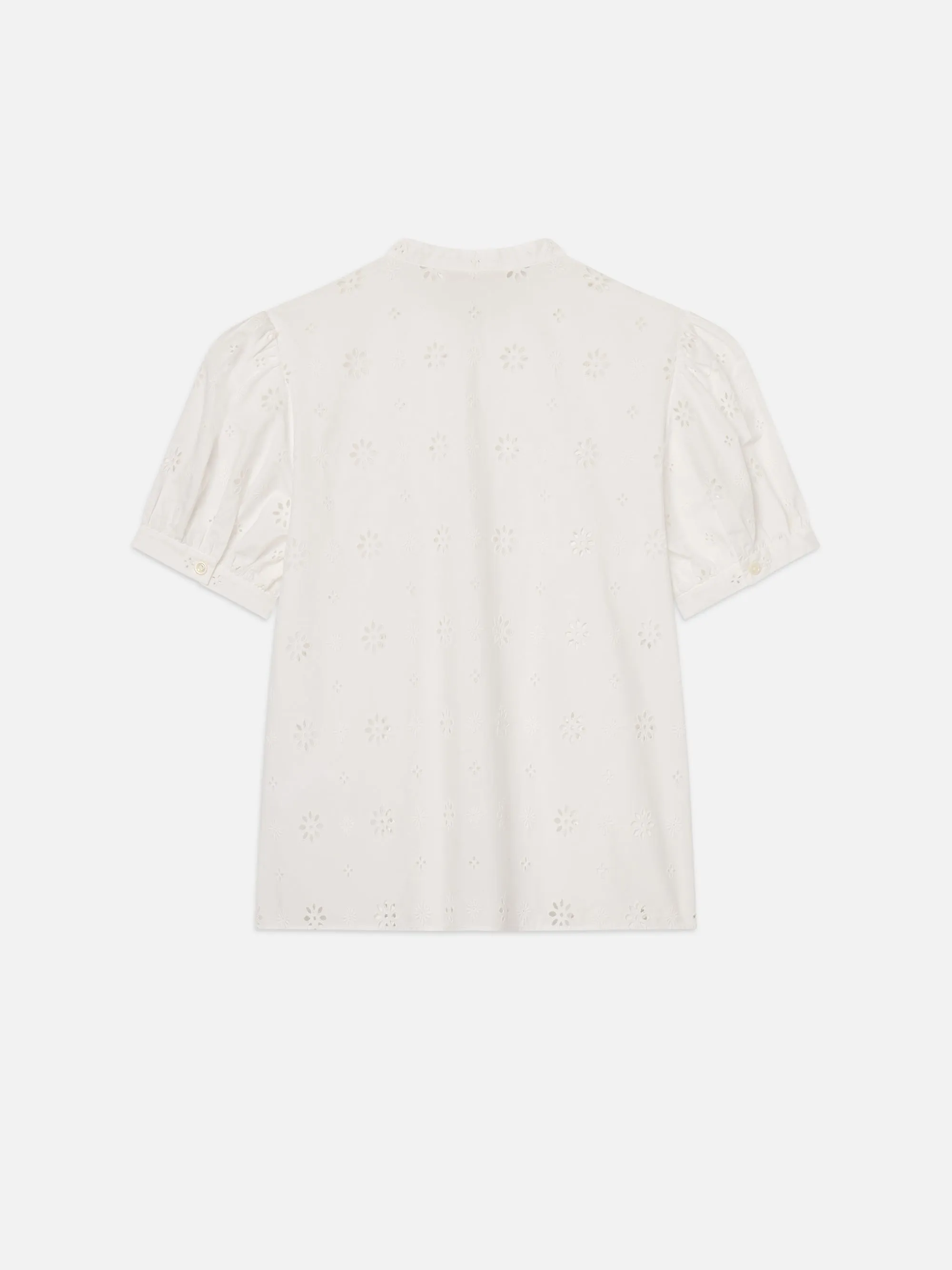 Die Bluse mit Ösen und Rüschen – Weiß