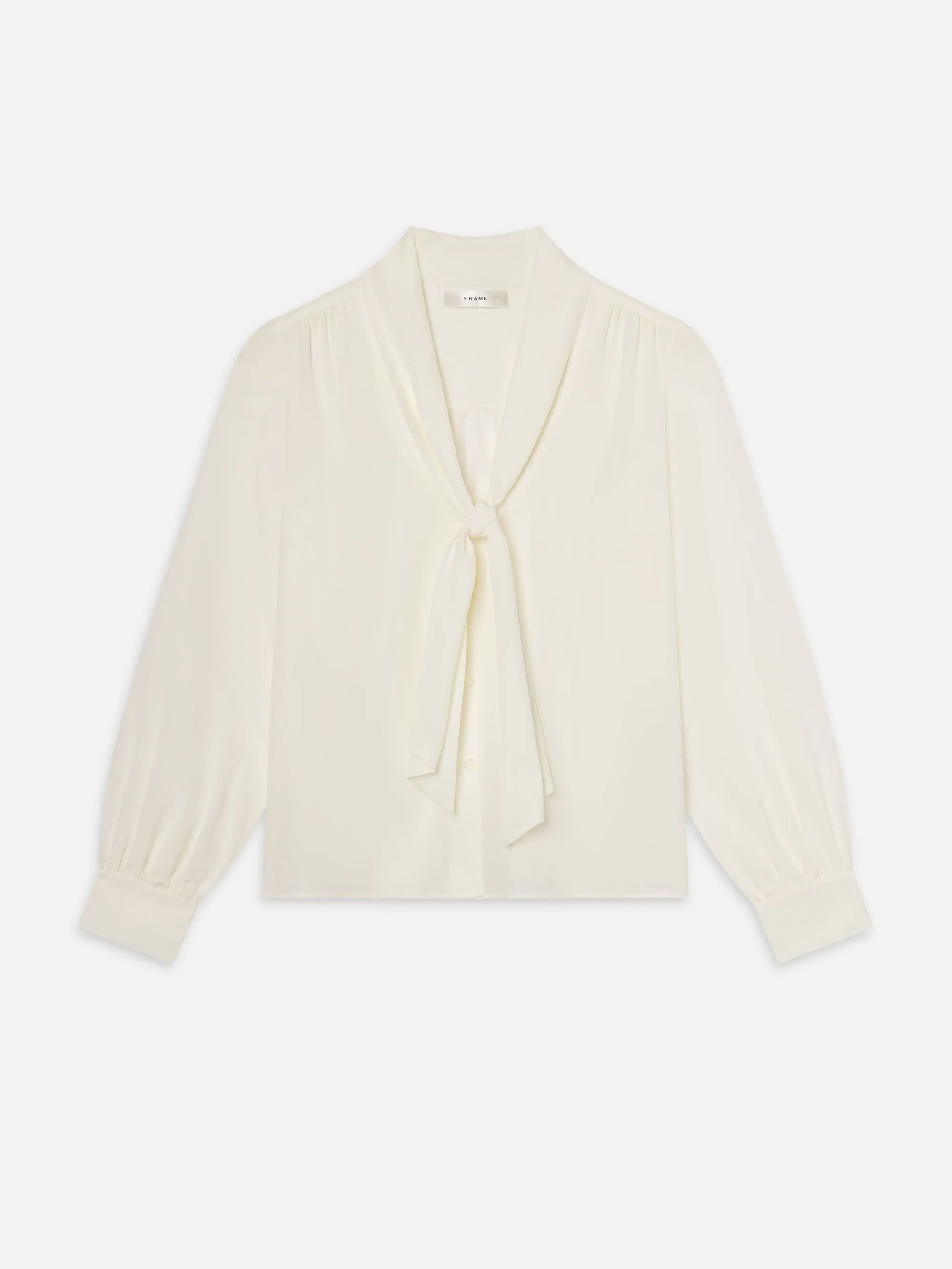 Die Seidenkrawattenbluse – Creme