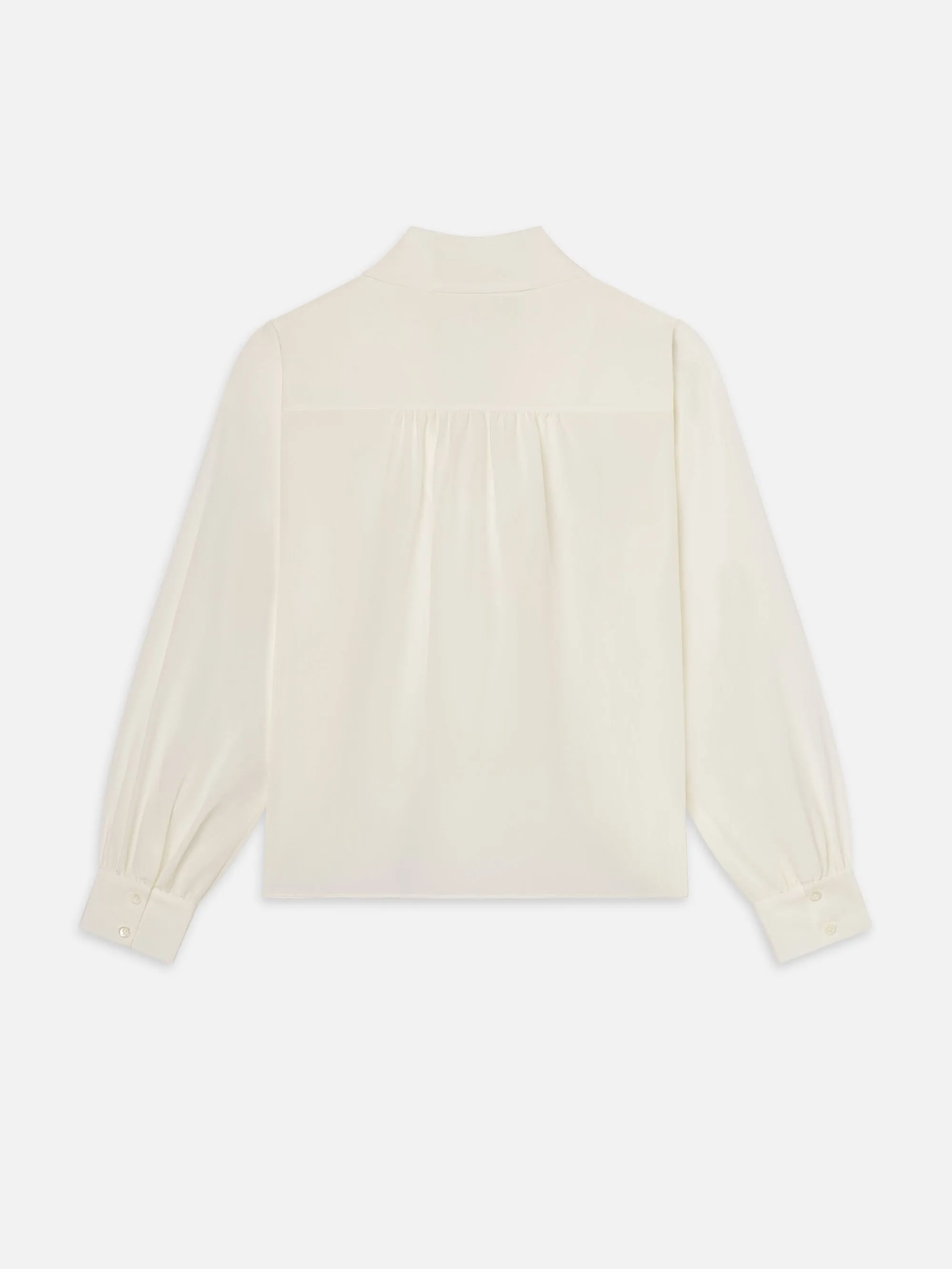 Die Seidenkrawattenbluse – Creme