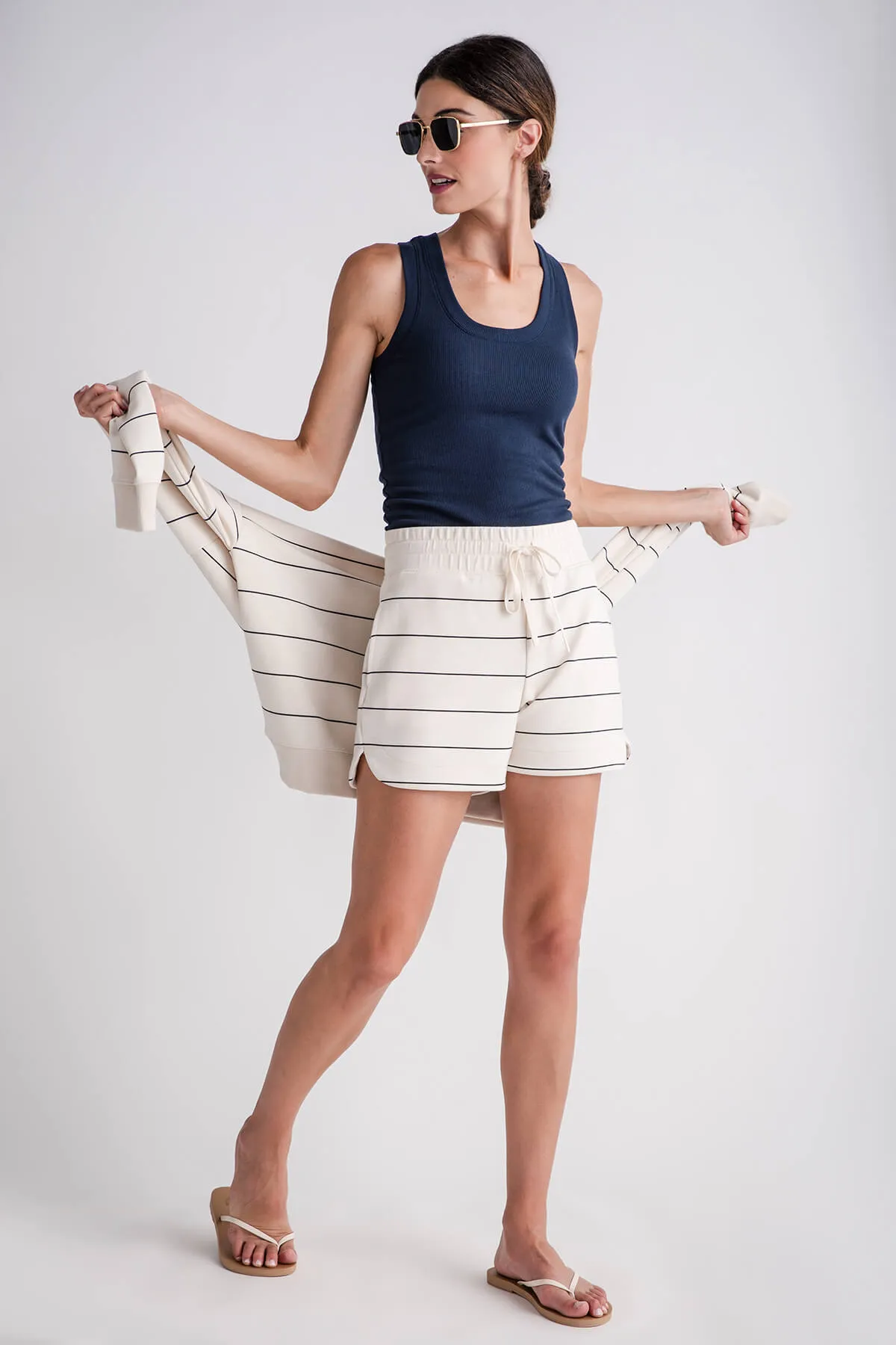 Thread and Supply Gestreifte Shorts