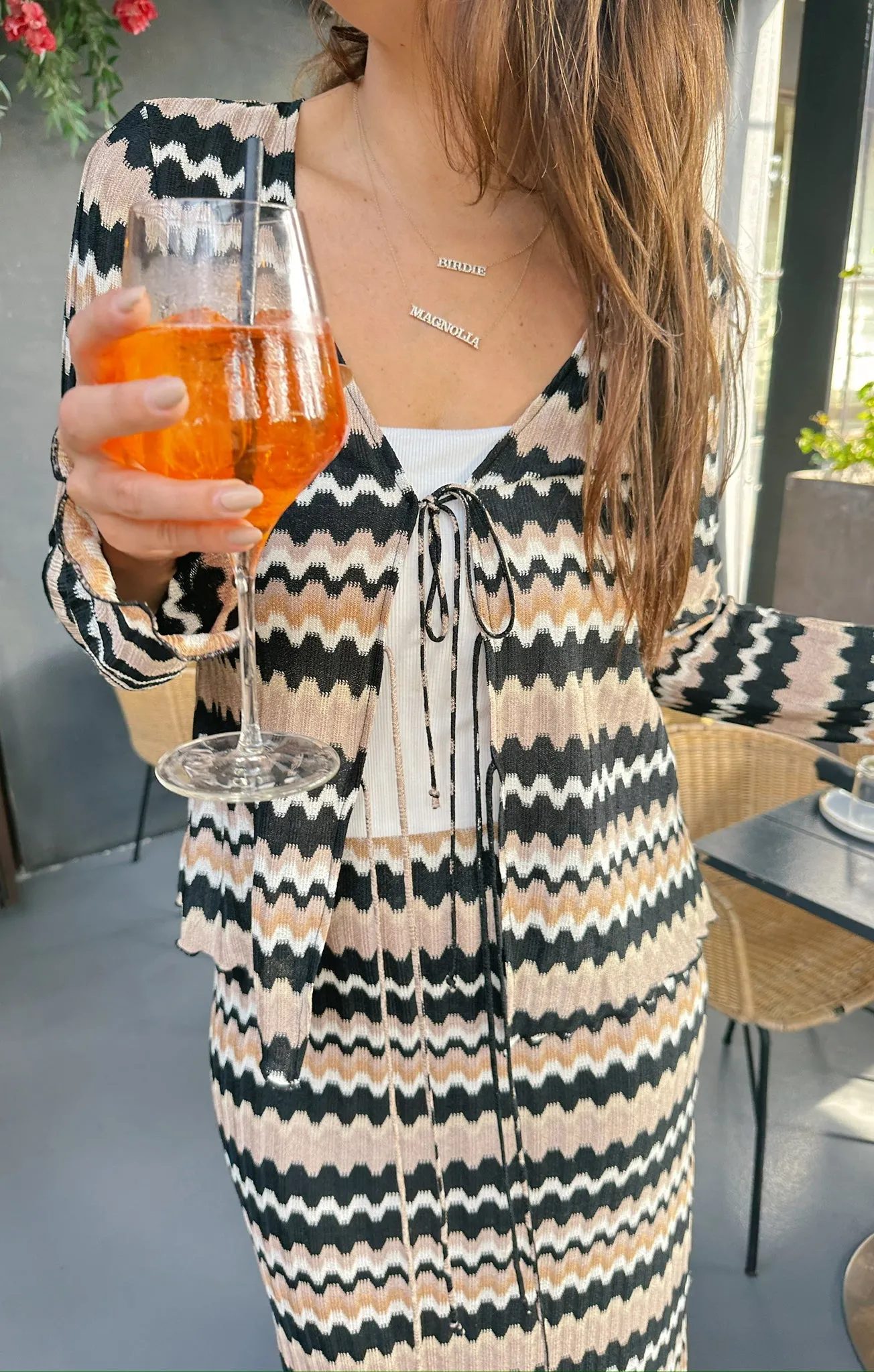 Thrill Tie Top ~ Neutraler Groovy-Strick