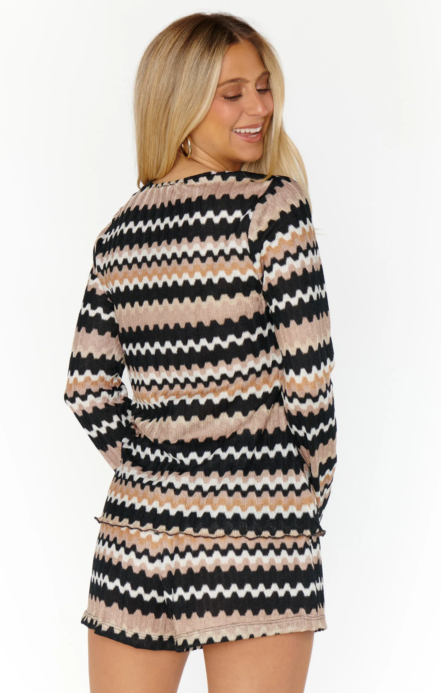 Thrill Tie Top ~ Neutraler Groovy-Strick