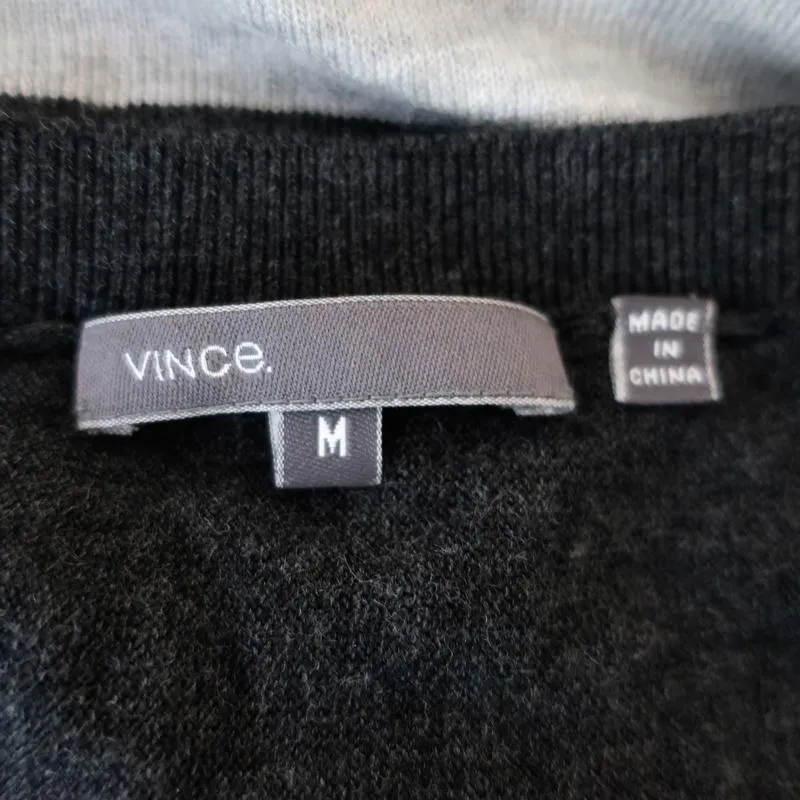 Vince Gestreiftes Strickoberteil Grau Kaschmir-Mix Größe Mittel Kurzarm Pullover