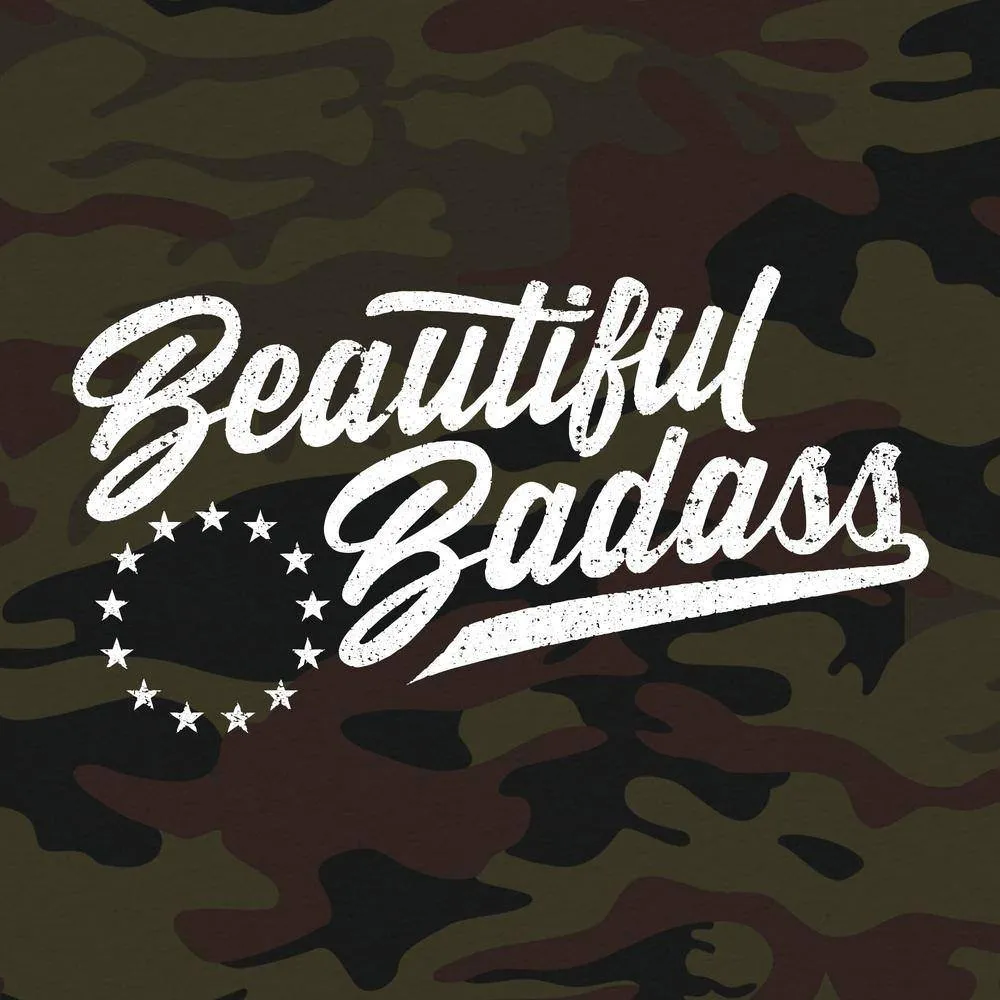 Frauen T-Shirt Schön und Tough - Waldtarnung