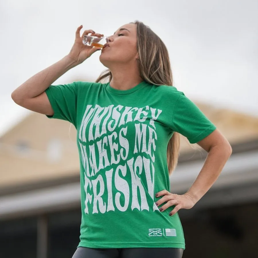 Damens Whiskey Macht Mich Flirty Freund Fit T-Shirt - Kelly Grün