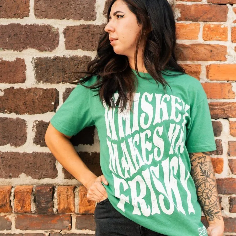 Damens Whiskey Macht Mich Flirty Freund Fit T-Shirt - Kelly Grün